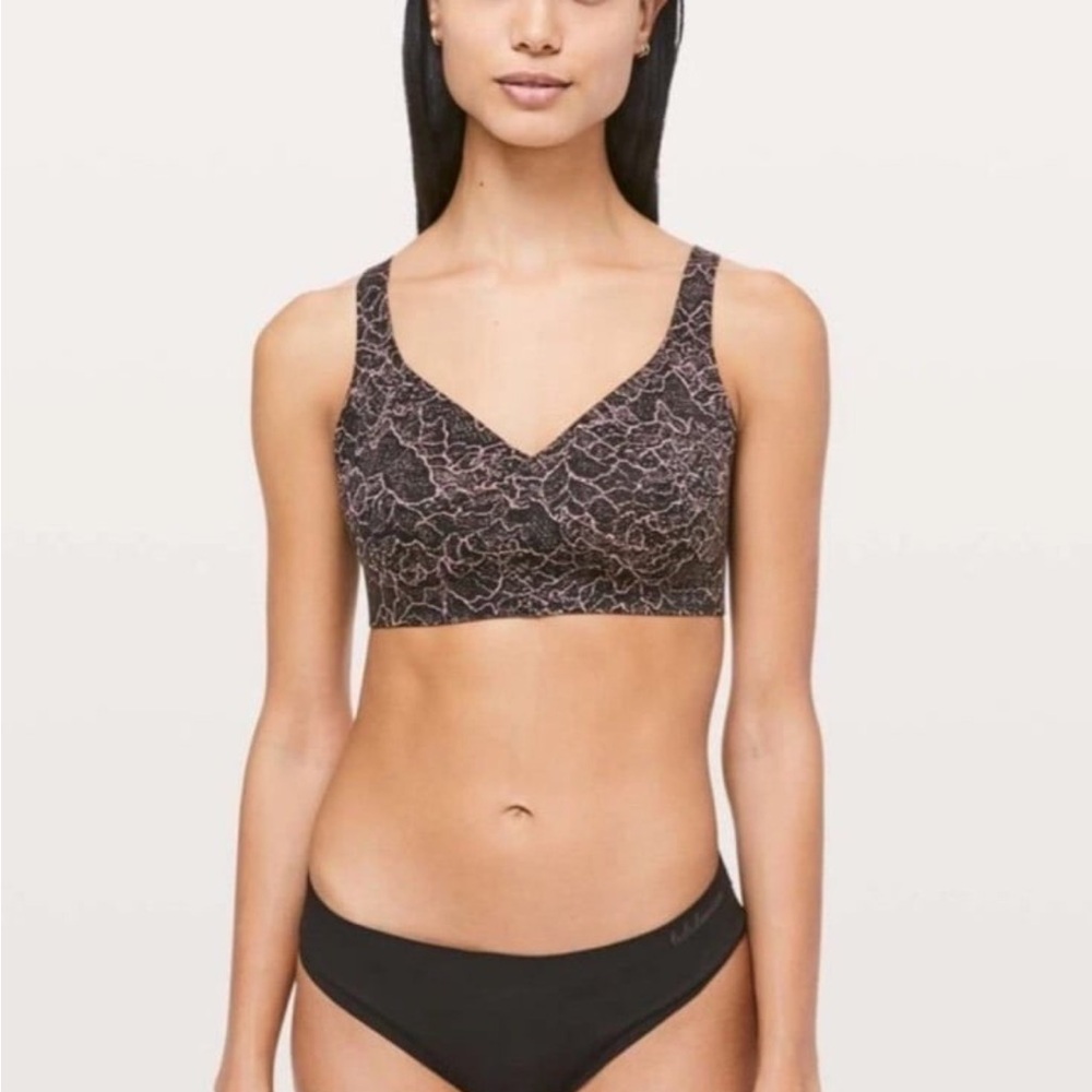 Lululemon Like Nothing Spanish Rose Black Sports Bra sz 34D
